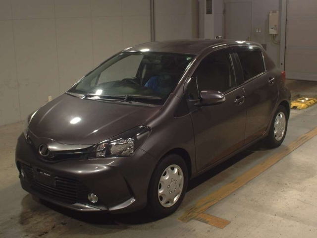 TOYOTA VITZ 2015