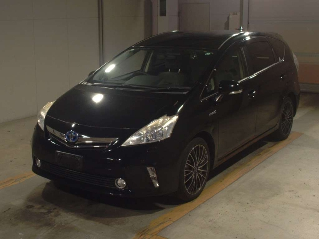 TOYOTA PRIUS ALPHA 2012