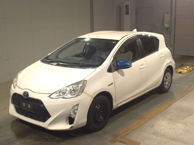 TOYOTA AQUA 2016