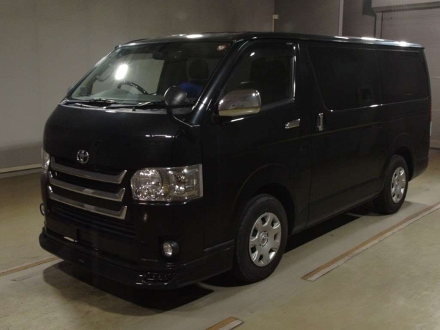 TOYOTA HIACE VAN