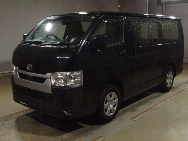 TOYOTA HIACE VAN 2021