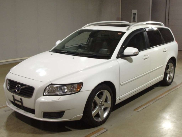 VOLVO V50