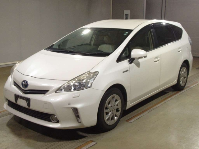 TOYOTA PRIUS ALPHA 2012
