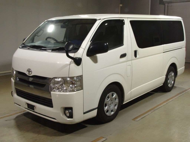 TOYOTA HIACE VAN