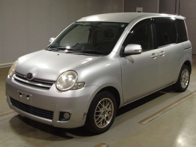 TOYOTA SIENTA 2010