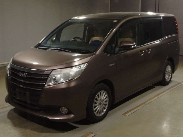 TOYOTA NOAH 2014