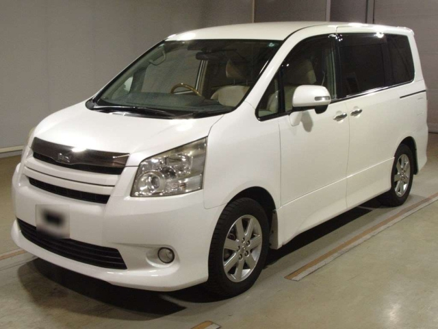 TOYOTA NOAH 2009