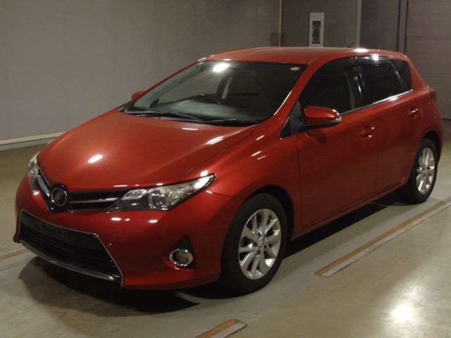 TOYOTA AURIS 2012