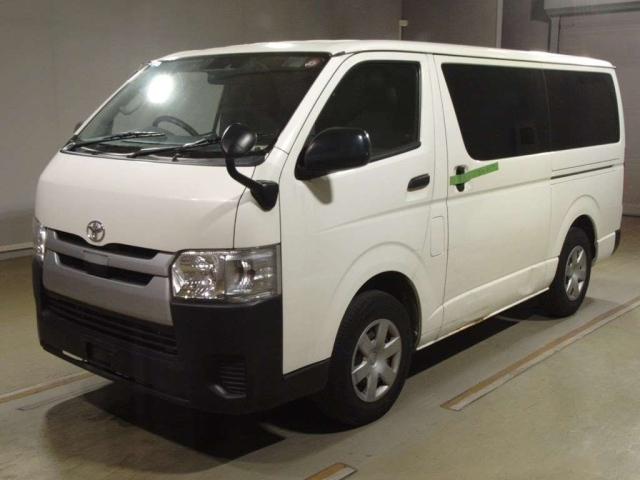 TOYOTA HIACE VAN 2020