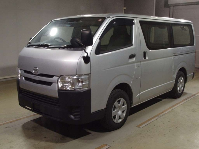TOYOTA HIACE VAN 2019