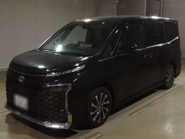 TOYOTA VOXY 2023