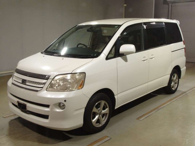 TOYOTA NOAH 2005