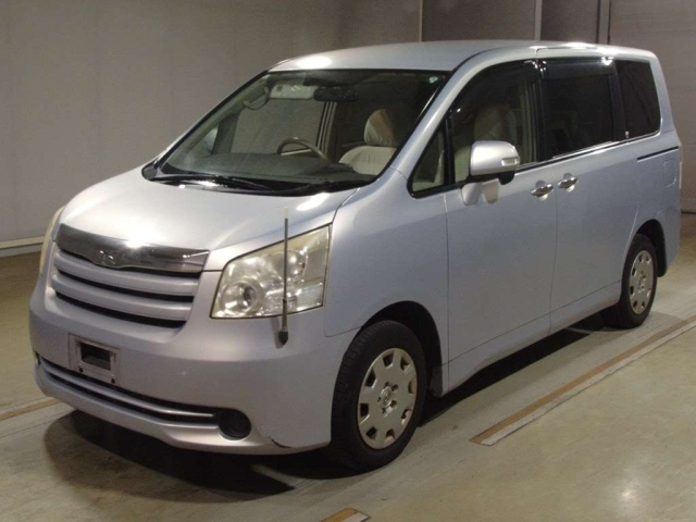 TOYOTA NOAH 2009