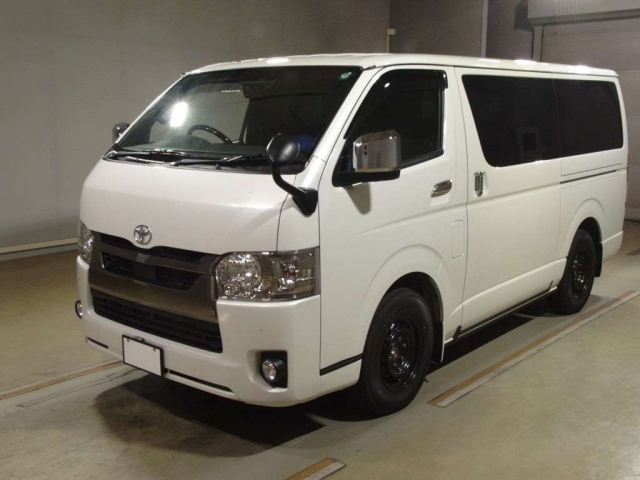 TOYOTA HIACE VAN 2021