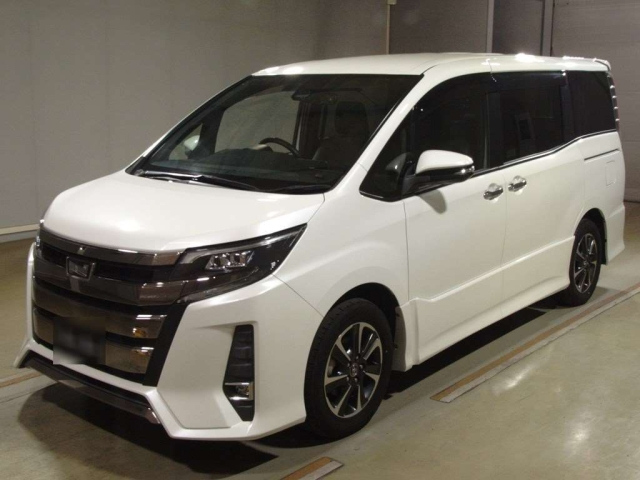TOYOTA NOAH 2018
