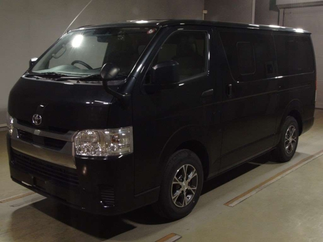 TOYOTA HIACE VAN 2022
