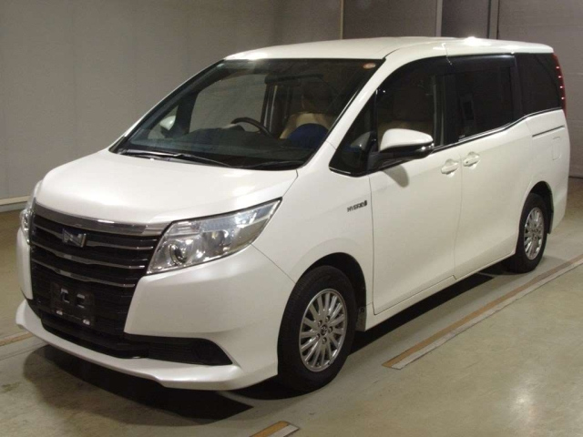 TOYOTA NOAH 2014