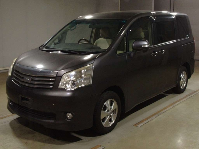 TOYOTA NOAH 2012
