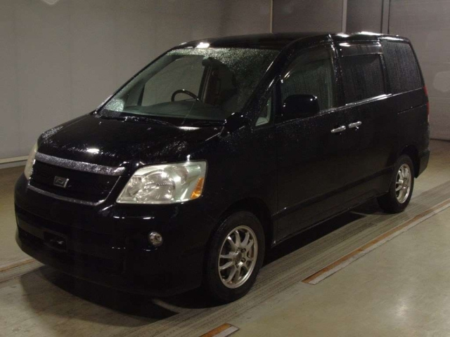 TOYOTA NOAH 2006