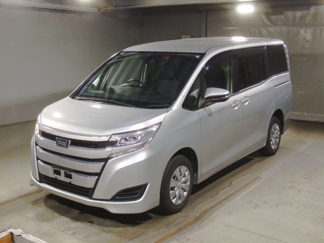 TOYOTA NOAH 2018