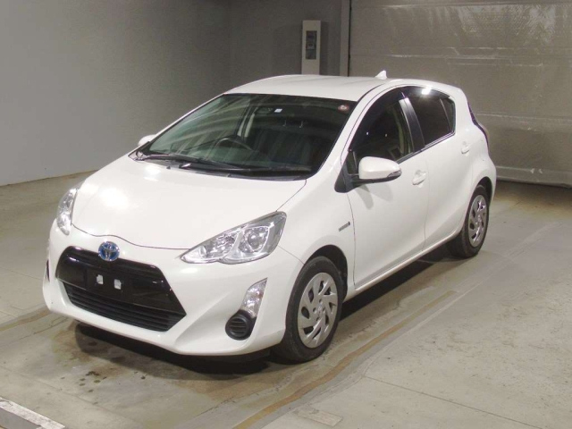 TOYOTA AQUA 2016