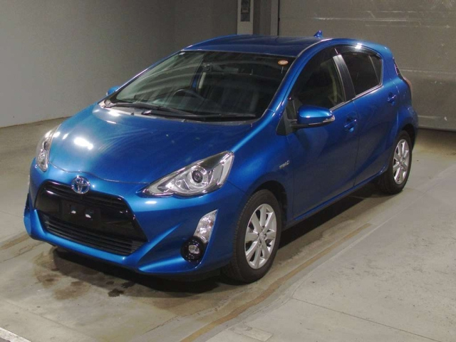 TOYOTA AQUA 2015