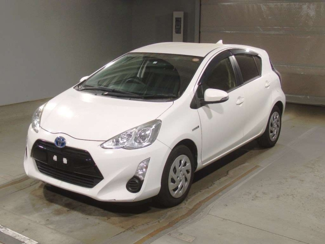 TOYOTA AQUA 2017