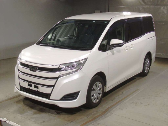 TOYOTA NOAH 2018