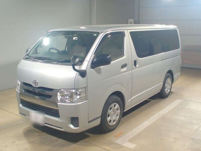 TOYOTA HIACE VAN 2018