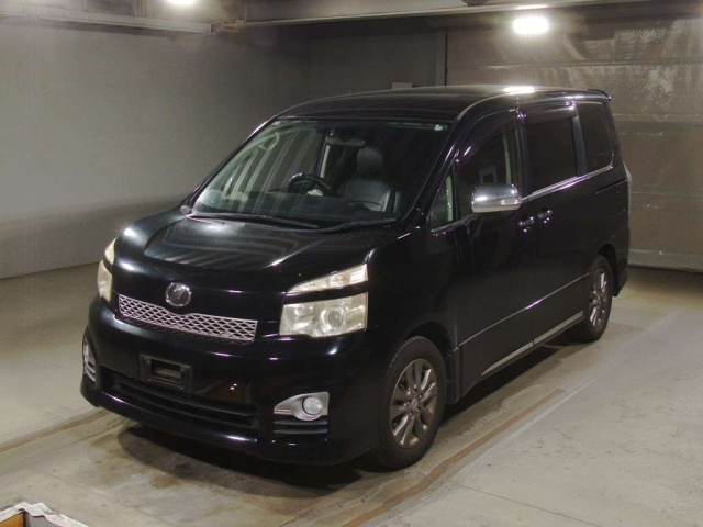 TOYOTA VOXY 2011