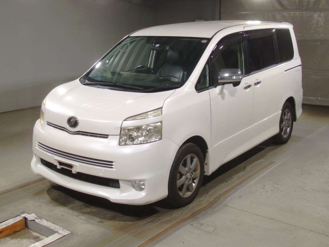 TOYOTA VOXY 2010