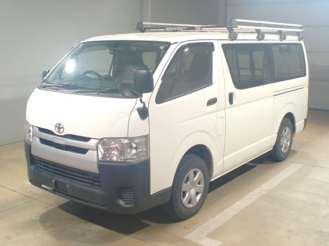 TOYOTA HIACE VAN 2020