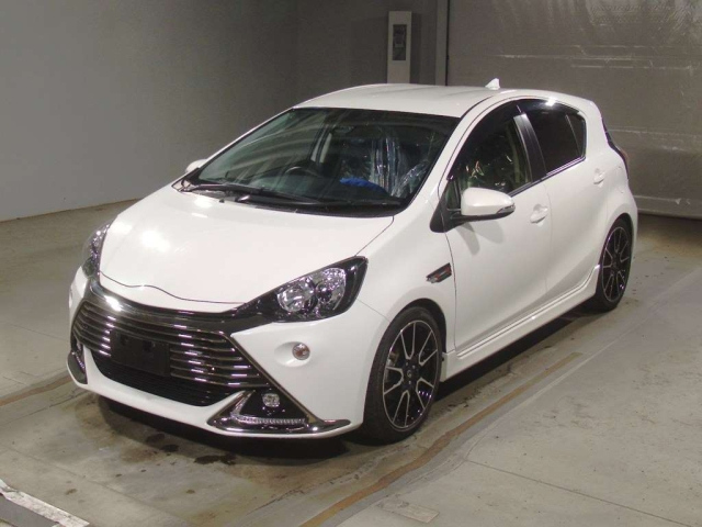 TOYOTA AQUA 2016