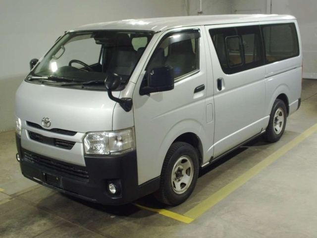TOYOTA HIACE VAN 2021