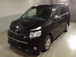 TOYOTA VOXY 2010