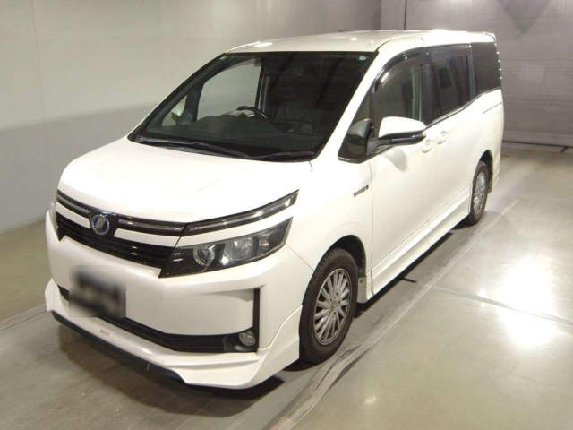 TOYOTA VOXY 2014