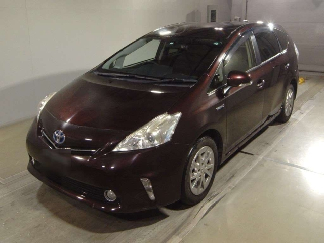 TOYOTA PRIUS ALPHA 2014