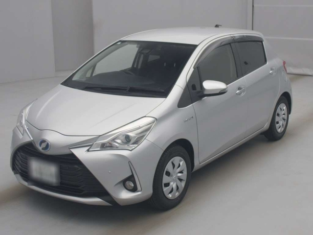 TOYOTA VITZ 2019