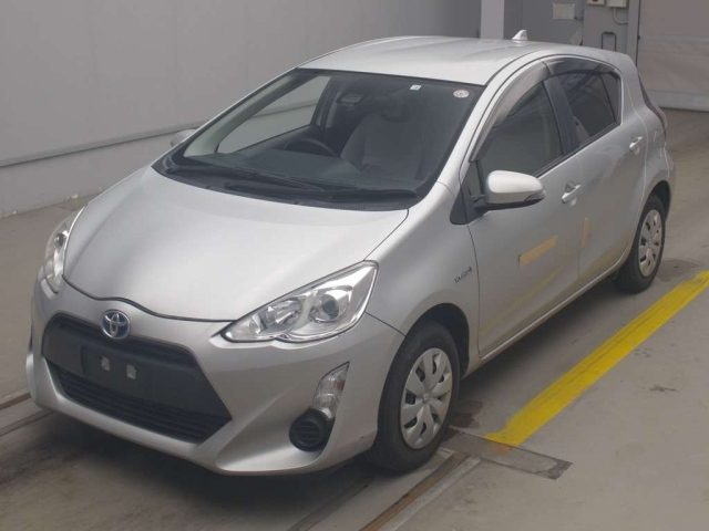 TOYOTA AQUA 2016