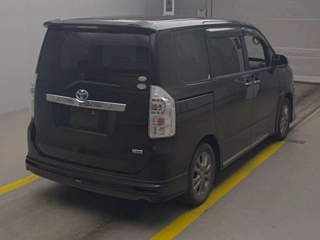 TOYOTA VOXY 2013