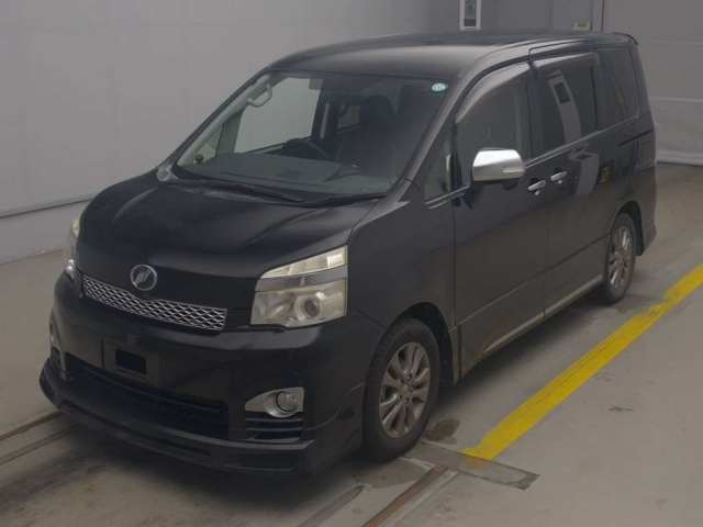 TOYOTA VOXY 2013