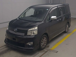 TOYOTA VOXY 2013