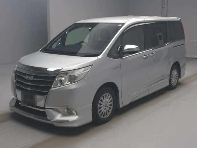 TOYOTA NOAH 2014