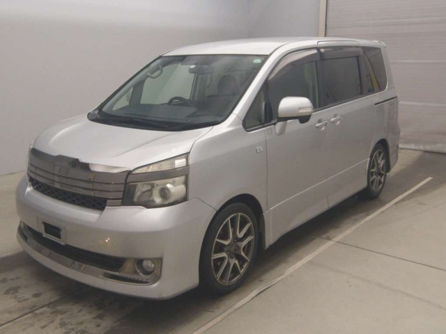 TOYOTA VOXY 2012