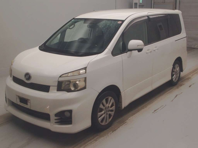 TOYOTA VOXY 2010