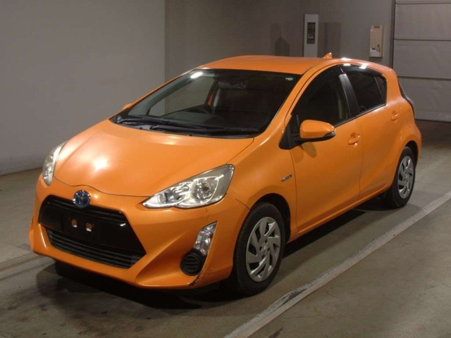 TOYOTA AQUA 2015