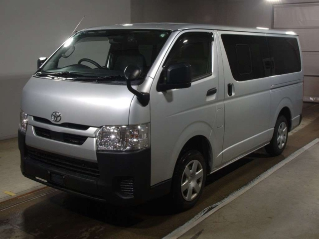 TOYOTA HIACE VAN 2021