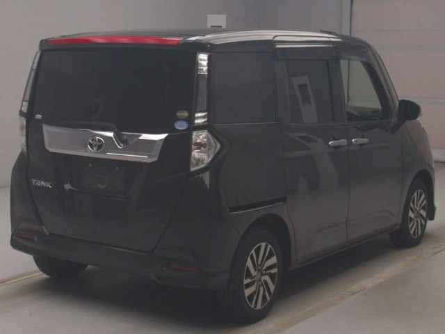 TOYOTA TANK 2017