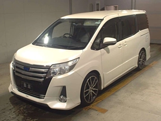 TOYOTA NOAH 2015