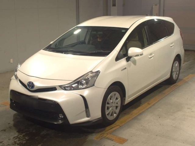TOYOTA PRIUS ALPHA 2015